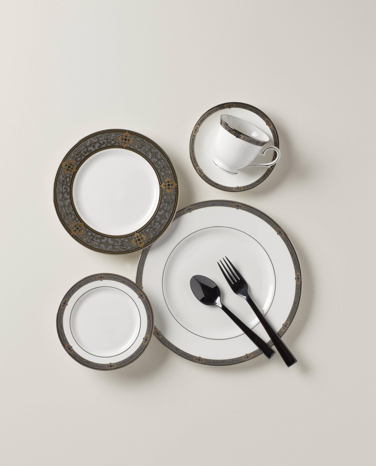 White 5 Piece Dinnerware Set C673772