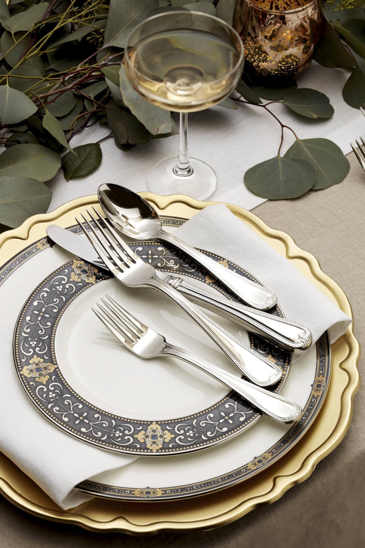 White 5 Piece Dinnerware Set C673772